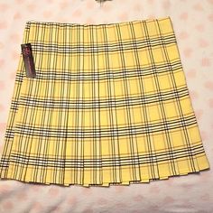 No Boundaries School Mini Skirt With Lining, Retro School Mini Skirt With Lining, Retro School Skort With Lined Skirt, Retro Mini Skirt Skort For School, Yellow Pleated School Skirt, Yellow Pleated Skirt For School, Retro Mini Skort For School, Trendy Yellow Bottoms For School, Trendy Yellow School Bottoms