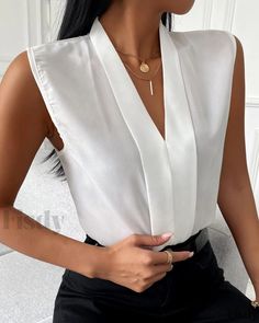 Fisdy - Versátil top informal sin mangas y cuello en V con un atractivo minimalista Moda Casual Chic, Blouse Size Chart, Lapel Top, Casual Professional, Pattern Dress Women, Blouse Tank Top, Womens Tops Summer, Chiffon Shirt, Casual Chic Style