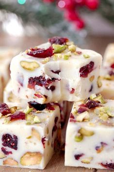 white chocolate fudges with cranberries and pistachio nuts on top