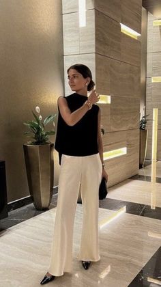 Old Money Aesthetic Outfit Office, Look Working Girl, Elegance Dress, Chique Outfit, Luxury Photography, Corporate Attire, Corporate Fashion, Chique Outfits