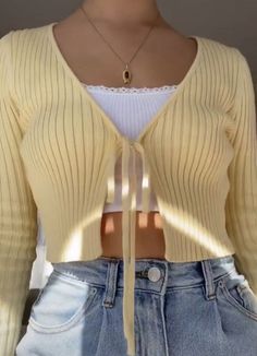 Moda Grunge, دورة شهرية, Soft Girl Outfits, Yellow Cardigan, Winter Trends, Indie Outfits, Mode Inspo, Inspired Outfits, Outfits Casual