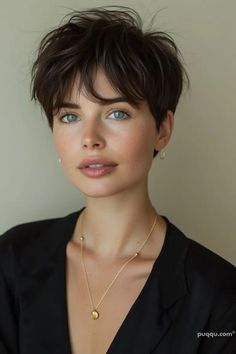 Pixie Plus Size Round Faces, Short Hair Clothing Style, Pixie Haircut Ideas, Cool Hairstyles For Girls, Haircut Inspiration, 90s Hairstyles, Girl Haircuts, Hair Life