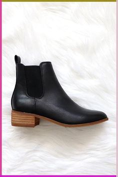 Leather Ankle Boots Outfit, Ankle Booties Outfit, Low Heel Leather Boots, Fashionable Activewear, Outfit Building, Dressy Boots, Go To Outfits, Wish Box, Low Ankle Boots