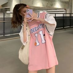 Harajuku Style Basketball T-Shirt Causal Chic, Estilo Harajuku, Rash Guard Swimwear, T Shirt Female, Basketball T Shirt, Korean Casual, White Jersey, Fashion Korean, T Shirt For Women