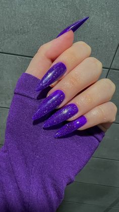 Shiny Purple Nails, Violet Purple Nails, Purple Sparkly Nails, Purple Stiletto Nails, Acrylic Nails Stiletto, Violet Nails, Brown Acrylic Nails, Minimal Nails Art, Galaxy Nails