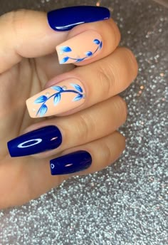 Hand-painted Blue Floral Press On Nails  Model: Medium Coffin Please read full description below. Looking for a unique and gentile nail design? Look no further! This eye-catching hand-painted floral design is perfect for any occasion! I offer handmade press on nails made with quality gel. This set will give you a perfect manicure within a few minutes for a small portion of the salon cost. Sets come with 10 nails (based on the size/shape selected), nail prep kit, and instructions. Reusable if rem Unghie Nail Art, Retro Nails, Gel Nail Designs, Beauty Nail, Floral Nails, Nail Arts