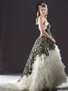 GORGEOUS alternative wedding dress Fleur Delacour Wedding Dress, Harry Potter Wedding Dress, Breaking Dawn Wedding, Movie Wedding Dresses, Harry Potter Dress, Fleur Delacour, Festa Harry Potter, Harry Potter Cosplay, Harry Potter Deathly Hallows