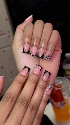 Short Acyrilics Nails Designs Square, Nail Idea For Birthday, Nail Designs For Short Nails Black, Short Nails Y2k Square, Short French Tip Freestyle Nails, Shorties Nails Design, Nails Acrylic No Charms, Dunk Nail Ideas, Nail Designs Without Charms