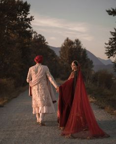 Photography Poses For Couples, Indian Engagement Photos, Sikh Wedding Photography, Poses For Couples, Groom Photoshoot, Black Bears