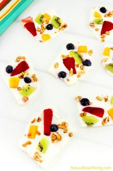 The Most Amazing Frozen Yogurt Bark RecipeFrozen Yogurt Fruit Bark with GranolaPerfect Breakfast recipeHealthy recipeDelicious Food for KidsThis yummy frozen yogurt bark with fresh berries is DeliciousServe this up for a quick breakfast or brunch idea and everyone will love it. Yogurt Bark Recipe Frozen, Acai Smoothie Bowl Recipe, Frozen Fruit Snacks, Yogurt Benefits, Food For Kids