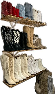 Boots Organization, Cowboy Boot Storage, Get Ready Room, Boho Rustic Home, Boot Wall, Master Closet Ideas, First Apartment Ideas, Closet Transformation, Cowgirl Era