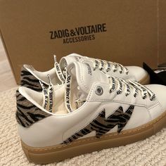 Baskets Zadig, Skincare Accessories, Aesthetic Lifestyle, Accessories Bag, Glitter Sneakers, Life Funny, Fresh Shoes, Shoe Inspo, Golden Goose Shoes