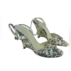 Lovely Burberry Blue Floral Slingback Shoes In Good Condition. Shoes Measure 3"2 At Its Widest Base With 10"2 From Heel To Toe On The Interior And A 4" Heel. Shoes Are Not New And Are Very Trendy With Lovely Blue Florals And Burberry Logo. These Lovely Shoes Are Clean Both Inside And Out With No Tears And Were Well Cared For As They Were In Storage For Many Years. 100% Genuine Burberry Made In Italy And They Are From The Early 2000s And Is A Size 9 Us. Early 2000s Shoes, 2000s Shoes, Vintage High Heels, Burberry Logo, Blue Florals, Slingback Heels, Slingback Shoes, Shoes Vintage, Aesthetic Shoes