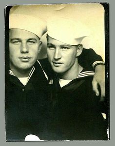 SAILORS IN LOVE Gay History, Vintage Photo Booths, Vintage Couples, Gay Romance, Vintage Boys