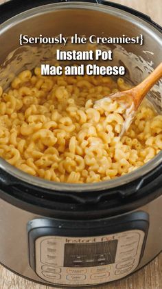 A creamy and cheesy Instant Pot Mac and Cheese that is ready in less than 20 minutes! Macaroni and cheese in the instant pot is a quick and easy, family-favorite recipe that definitely satisfies a craving for this nostalgic comfort food. Yummy Instant Pot Recipes, Ninja Instant Pot Recipes, Easy Yummy Mac And Cheese, Instant Pot Favorites, Mac Cheese Instant Pot, Instant Pot Mac Cheese, Pampered Chef Instant Pot Recipes, Instapot Dinner Recipes Easy, Easy Few Ingredients Recipes