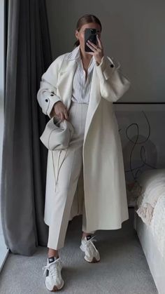 Stylish Winter Outfits, Outfit Chic, Neue Outfits, Stylish Work Outfits, White Coat, Coat Outfits