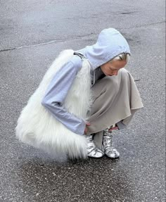 Faux Fur Bag, Cooler Style, Fur Bag, Oversized Bag, Sarah Jessica Parker, Silver Shoes, Looks Style, Mode Inspiration, Womens Tote