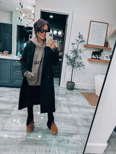 Platform Ugg Outfit, Platform Ugg Boots, Split Leggings, Uggs Outfit Winter, Platform Boots Outfit, Coats For Winter, Platform Ugg, Platform Outfit, Pairing Ideas