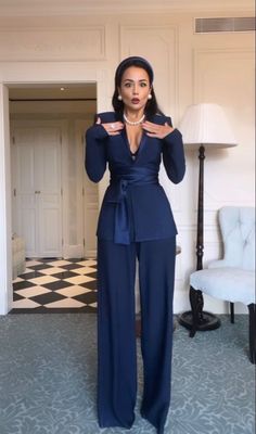 Formal Woman Outfit, Women Suit Outfits, Grad Outfits, Chique Outfit, Outfit Chic, Stylish Work Attire, Woman Suit Fashion, Stil Elegant, Classy Work Outfits