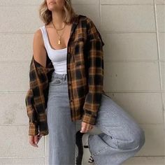 Checked Shirt Outfit Women, Check Shirt Outfit Women, Flannel Shirt Outfit Women, Checked Shirt Outfit, Oversized Checked Shirt, Flannel Shirt Outfit, Plaid Shirt Outfits, Flannel Shacket, Flannel Outfits