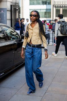 Mexico City Street Style, Woollen Dresses, Denim Outfit Fall, Fendi Spy Bag, City Street Style, Spy Bag, December Outfits, Style For Fall, Joseph Fashion