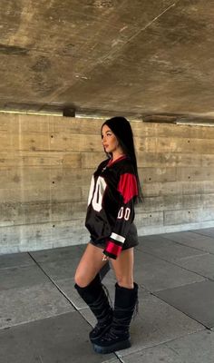 Abg Outfits, Fbi Outfit, Hiphop Girl, Jersey Outfits, Baddie Aesthetic, Jersey Outfit, Swag Outfits For Girls, Streetwear Fashion Women