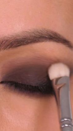 Easy Smokey Eye Makeup, Easy Smokey Eye, Smokey Eye Easy, Smokey Eye Makeup Look, Applying False Lashes, Applying False Eyelashes, Smokey Eye Makeup Tutorial, Black Eyeshadow, Eye Makeup Brushes