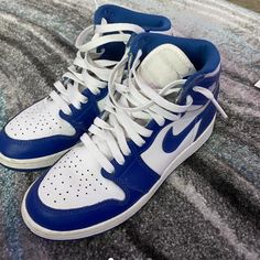 They Are A 6 In Grade School Size Womens 7.5, Good Condition. No Box Please Contact Me Before Buying Blue Sneakers Women Outfit, Mens Fashion Nike, Uggs Shoes, Shoes Jordan 1, Pretty Sneakers, Sneaker Outfits Women, Air Shoes, Jordan Shoes Girls, All Nike Shoes