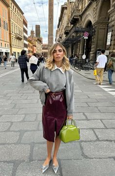 Burgundy Skirt Outfit Fall, Burgundy Outfit Ideas, Burgundy Skirt Outfit, Aesthetic Burgundy, Burgundy Pants Outfit, Burgundy Outfits, Burgundy Tights, Skirt Outfit Fall, Burgundy Knit Sweater