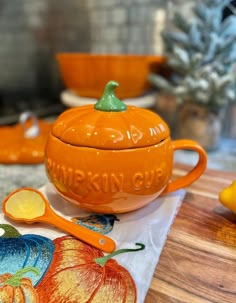 X-Large Ceramic Pumpkin Cup With Spoon - DesignedBy The Boss Pumpkin Mug Cake, Kawaii Pumpkin, Milk Soup, Pumpkin Cups, Kitchen Set Up, Pumpkin Mug, Soup Cup, Ceramic Pumpkin, Fall Thanksgiving Decor