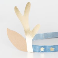 Why wear plain party hats when you, and your guests, can look reindeer remarkable in luxury velvet and gold foil? These fun antler headbands feature velvet elastic details, teamed with gold foil antlers and stars, and kraft paper ears. They're perfect for kids and adults. Gold Antler Crown, Diy Reindeer Antlers Headband, Deer Antler Headband, Reindeer Antlers Headband, 8 Reindeer, Christmas Headwear, Christmas Party Hats, Chocolate Lollies, Chevron Art