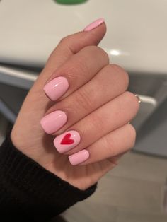 Nails For Valentines Day Short, Simple Pink Valentines Day Nails, Light Pink Valentines Nails Short, Valentines Nail Color Ideas, Cute Nails For Valentines Day Short, Pink Nails Ideas Valentines Day, Valentines Nails Shellac, Valentines Day Manicure Short Nails, Short Acrylic Nails Round Valentines Day