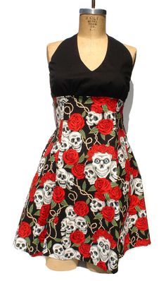 Rockabilly Pin up Dress / Pinup / Skulls and Roses Tattoo Art Dress / Rockabilly Inspired Girl Dress. Dress Tattoo, Skull Clothes, Vestidos Pin Up, Pin Up Fashion, Handmade Tattoo, Rockabilly Wedding, Skull Dress, Rockabilly Pinup, Skull Clothing