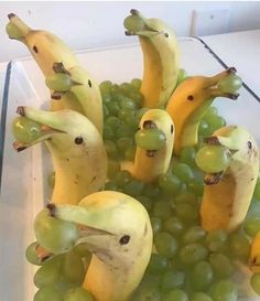 Decorações Com Comidas, Cute Snacks, Easy Food Art, Think Food, Sweet Snacks Recipes, Fun Kids Food, Food Humor, Fun Snacks, Interesting Food Recipes