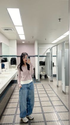 outfit inspo, pink sweater, baggy jeans, new balance, hairstyle inspo, fashion Winter Baggy Outfits, Baggy Jeans Winter Outfit, Baggy Jeans Outfit Winter, Outfit Ideas Baggy Jeans, Outfit Inspo Pink, New Balance Outfit, Jeans Outfit Winter, Outfits Baggy, Hairstyle Inspo