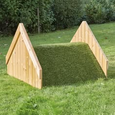 a dog house made out of grass in the yard