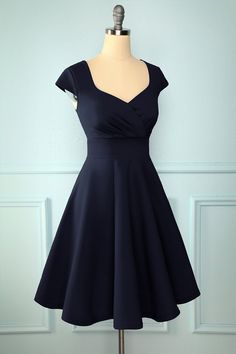 50s Black Dress Classy, Retro Inspired Dress, Elegant Party Dress, Vestidos Retro, Dark Dress, Elegant Black Dress, Simple Black Dress, Elegant Party Dresses