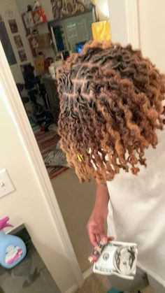 2 Tone Locs, Colors For Dreads, Light Skin Locs, 4c Locs Styles, Loc Dye Ideas Men, Dyed Locs Dark Skin, Brown Locs Men, Locd Hair Styles