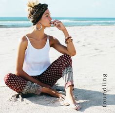 Earthy indian red border print w deep pockets & zips.. our new 'Maharani' slouch pants in silky soft crepe with a hint of stretch..this seasons must have! Surfer Woman, Uni Ootd, Plus Boho, Indian Pants, Beach Party Outfits, Red Border, Border Print