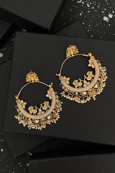 Temple Work, Indian Jewelry Earrings, Indian Jewellery Design Earrings, Antique Jewelry Indian, Indian Jewelry Sets, Bridal Gold Jewellery Designs, Jewelry Design Earrings