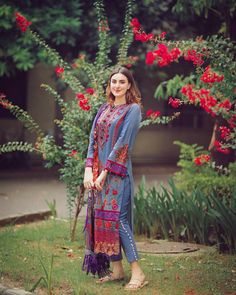 Aainat Khalid, Pakistani Formal Dresses Simple, Aaniat Khalid, Kurti Poses, Designer Dupatta, Pakistani Formal Dresses, Girls Dresses Sewing, Latest Dress Design, Pakistani Fashion Casual