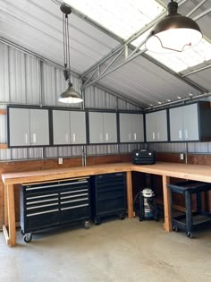 an empty garage with lots of workbenches