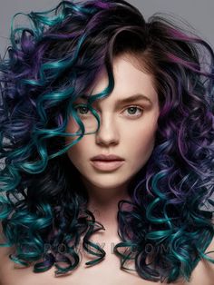 32 Oil Slick Hair Color Ideas 2024 for Brunettes and Blonde with Short, Long and Curly Hair Blue Highlights In Brown Hair Curly, Hair Color Green Eyes, Unique Hair Color Ideas, Long And Curly Hair, Oil Slick Hair Color, Oil Slick Hair, Slick Hair, Vivid Hair, Peekaboo Highlights