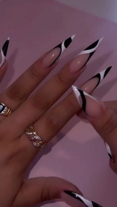 Black And White French Tip Nails, Acrylic Nails Stiletto, Black And White Nails, Stilleto Nails Designs, Designer Nails, Nail Room, Nails Design With Rhinestones, Pointed Nails, Stiletto Nails Designs