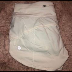 Size 4 Basically Brand New Speed Short Pet & Smoke Free Home! Lululemon White Shorts, White Lulu Shorts, White Lululemon Shorts, 2000s Outfit, Lulu Shorts, Shorts Lululemon, Lululemon Shorts, Shorts Athletic, Clothing Ideas