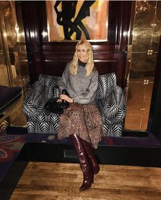 High Heel Dress Boots, Elegant Boots, Burgundy Boots, Celebrities Fashion, Skirts With Boots, High Heel Boots Knee, Claudia Schiffer, Knee High Leather Boots, Boots Outfit