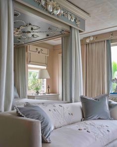 beach design, interior design, home design, palm beach, seaside design, beachy design, interior design Charleston Bedroom, Beach Interior Design, Quartz Marble, The Shade Store, Beach Interior, Show House, Phillip Jeffries, Marble Console Table