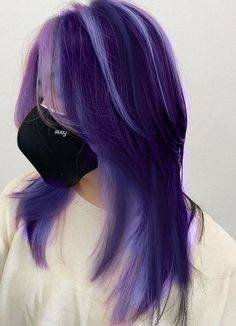 Split Dyed Hair, Hair Color Underneath, Hair Color Streaks, Dyed Hair Inspiration, Out Of Place, Pretty Hair Color, Dye My Hair, Hair Dye Colors, Hair Inspiration Color