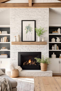 40 Elegant and Inviting White Brick Fireplace Ideas for Your Home Rock Fireplace Decor Ideas, White Rock Fireplace, Unique Fireplace Ideas, White Brick Fireplace Ideas, Flint Rock, White Brick Fireplace, Backdrop Tv, Mantle Ideas