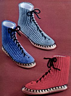 two knitted shoes are shown in red, white and blue colors on a pink background